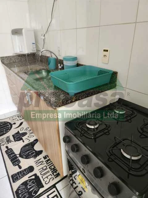 Aluga-se apartamento mobiliado em condomínio