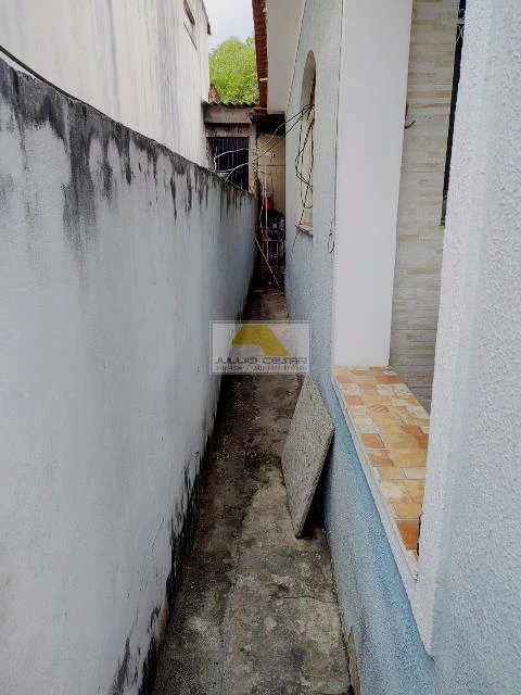 JCCA20197 – Boa casa frente de rua sala 2 quartos, garagem.