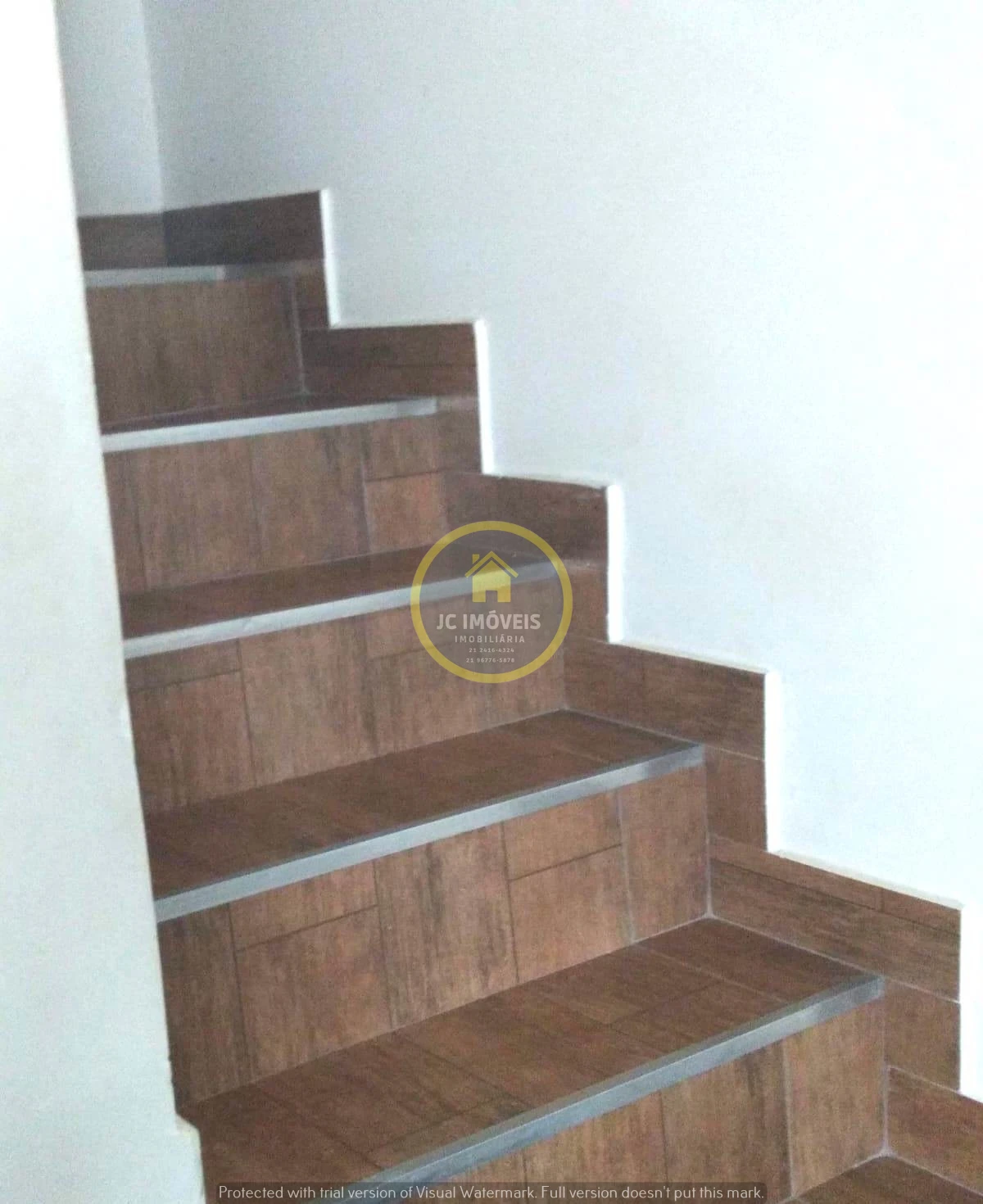 Ótima casa duplex em condomínio.