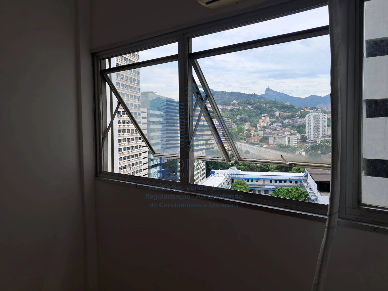 Sala comercial 36m²  para Locação na Rua Senador Dantas Centro RJ
