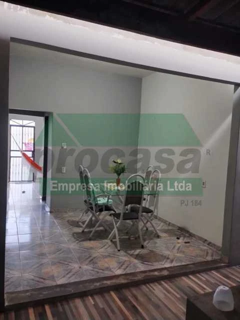 Casa de rua :  / Residencial / Novo Aleixo
