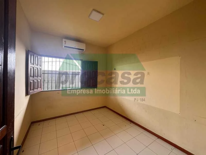 Aluga-se Casa Comercial no Conjunto Shangrilá - Parque dez