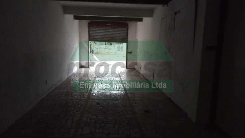Casa de rua / Residencial / Comercial / Praça 14 de Janeiro
