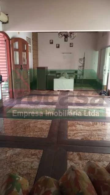 Casa de rua / Residencial / Comercial / Praça 14 de Janeiro