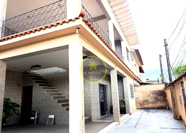 JCCA40010 Excelente casa duplex centro de terreno.