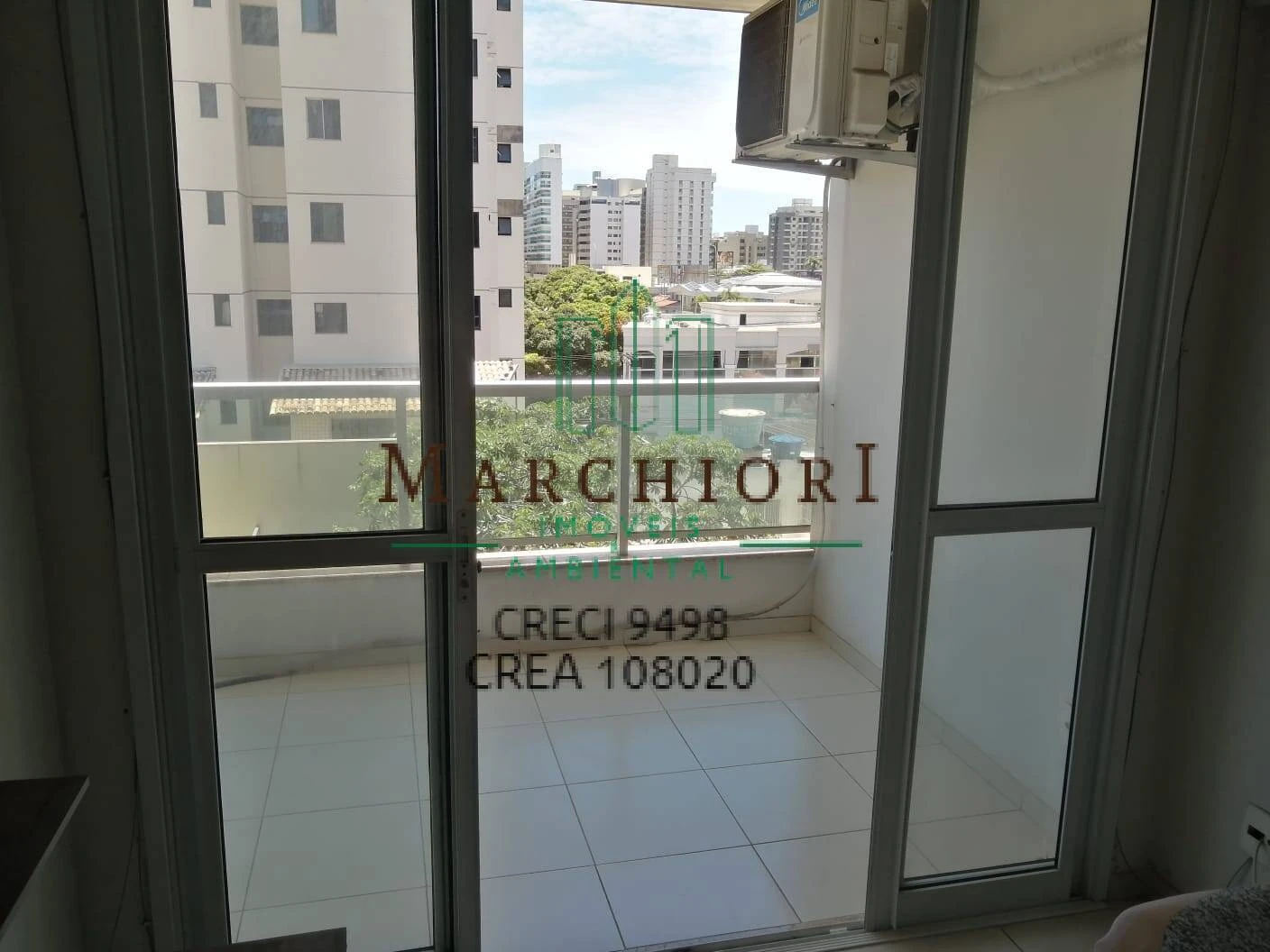 2 quartos, suite, varanda, sol da manhã