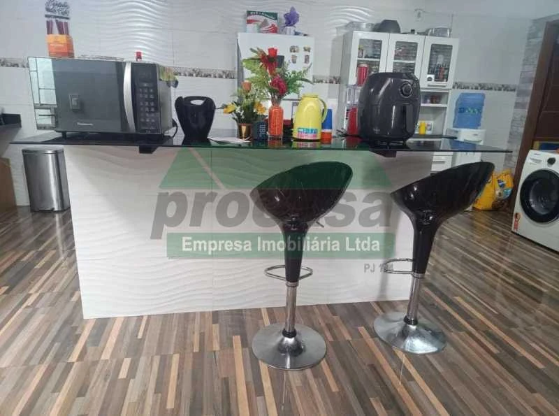Casa de rua :  / Residencial / Novo Aleixo