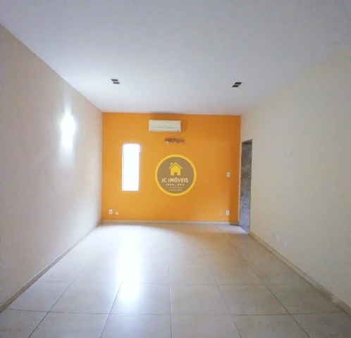 JCCA20189 – Linda casa linear vazia sala 2 quartos e suíte