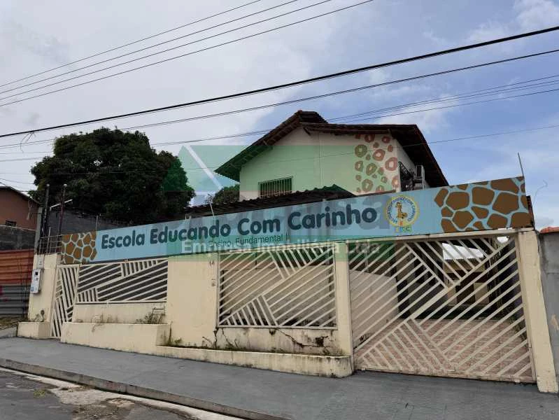 Aluga-se Casa Comercial no Conjunto Shangrilá - Parque dez