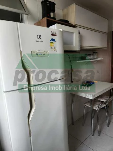 Aluga-se apartamento mobiliado em condomínio
