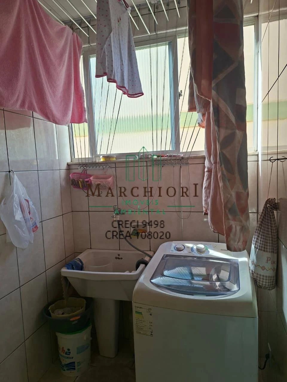 2 quartos, 2 banheiros, dependencia de empregada, 1 vaga