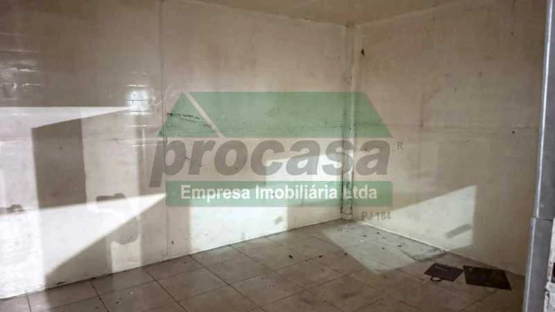 ALUGA-SE GALPÃO NA COMPENSA VALOR DE  3.600,00.
