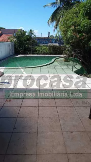 Casa de rua / Residencial / Comercial / Praça 14 de Janeiro
