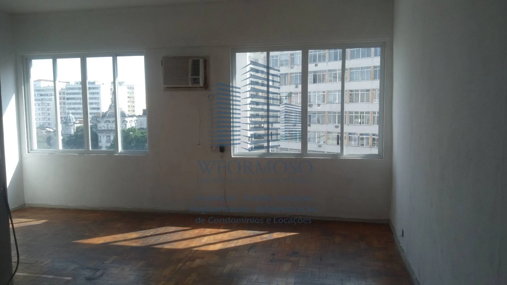Sala comercial 37m² para locação na Rua Washington Luis no Centro