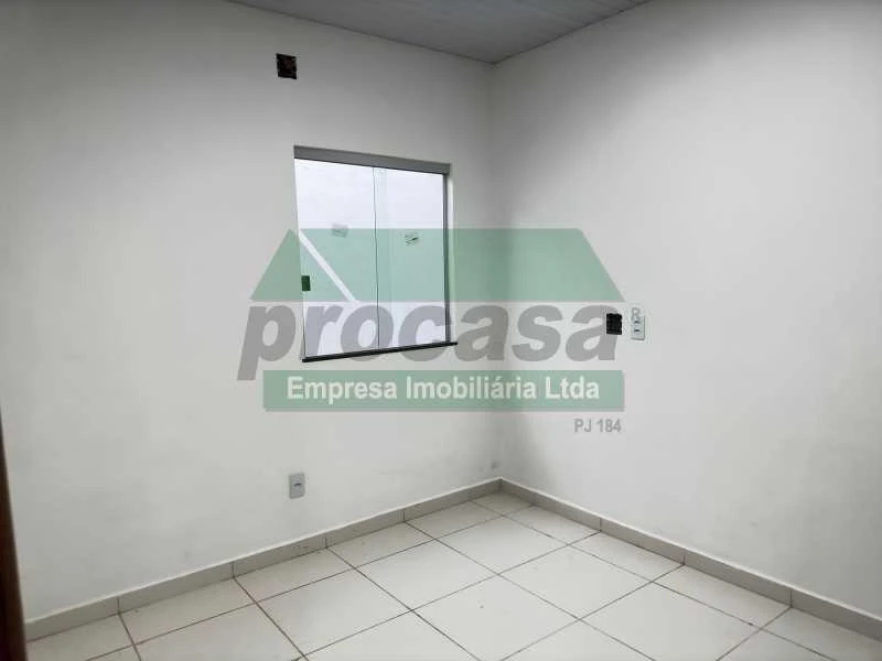 Vende Casa em Condomínio Particular de 8 casas no Conjunto Aguas Claras, Bairro Novo Aleixo / Cidade
