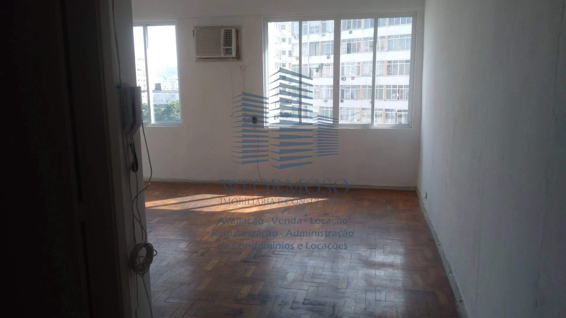 Sala comercial 37m² para locação na Rua Washington Luis no Centro