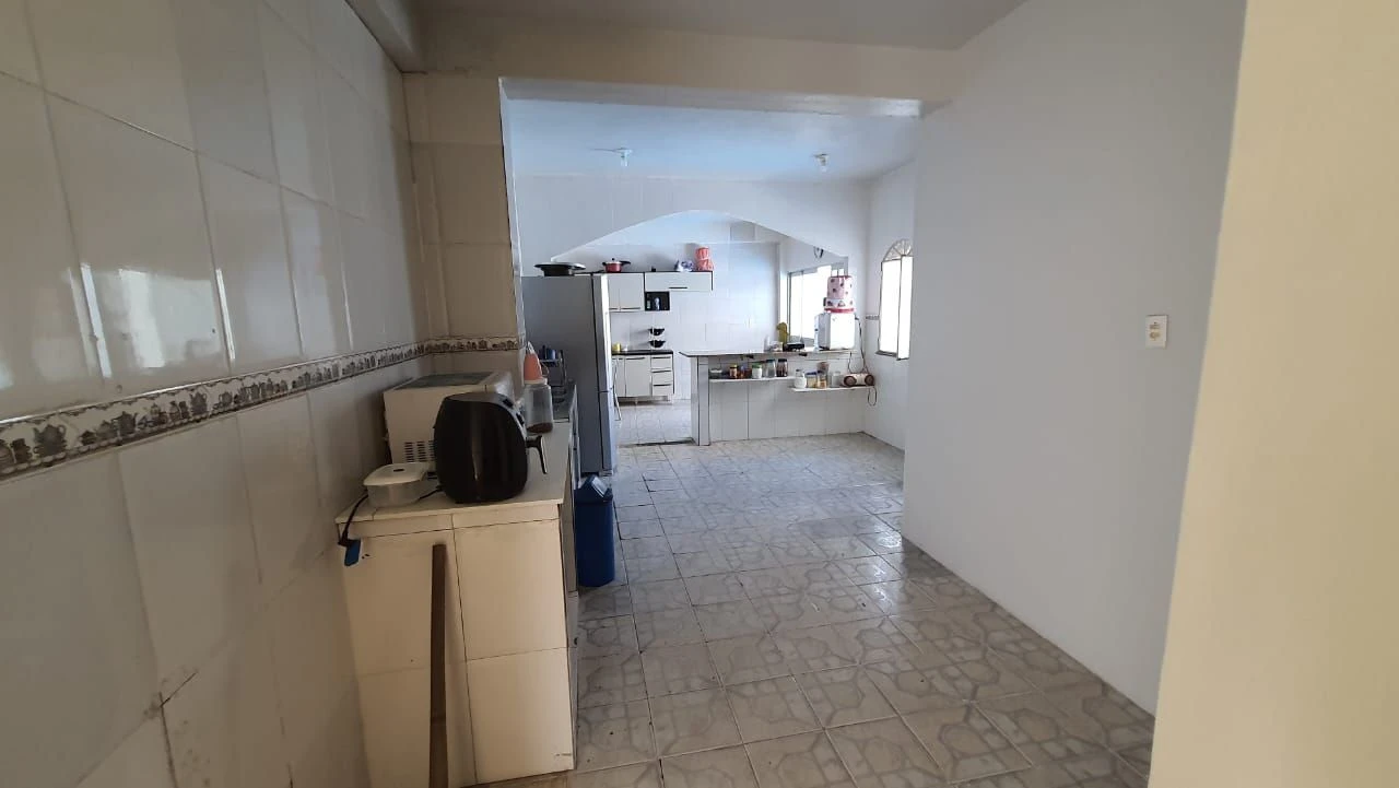 Casa com 4 dormitórios à venda, 334 m² por RS 850.000,00 - Flores - Manaus-AM
