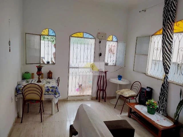 JCCA20197 – Boa casa frente de rua sala 2 quartos, garagem.