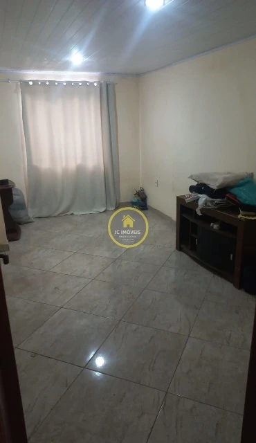 JCCA20207 – Casa duplex vazia sala 2quatos.