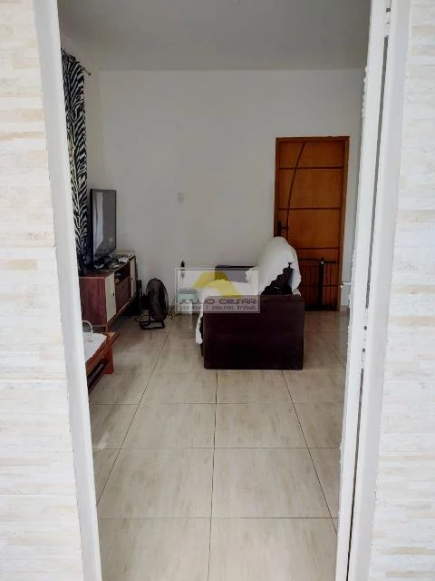JCCA20197 – Boa casa frente de rua sala 2 quartos, garagem.