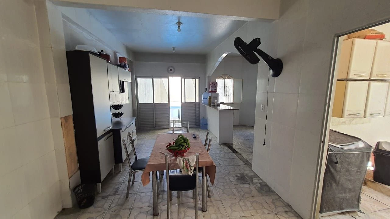 Casa com 4 dormitórios à venda, 334 m² por RS 850.000,00 - Flores - Manaus-AM