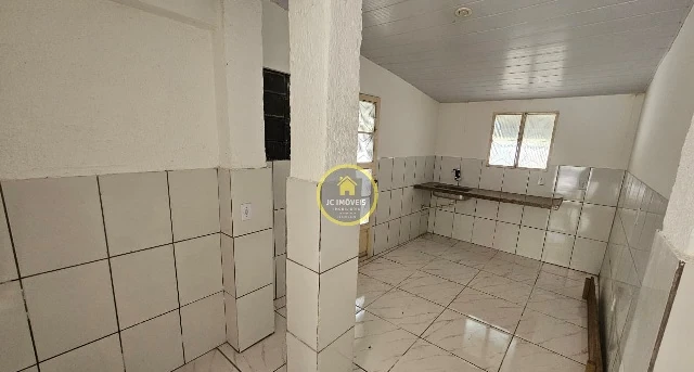 JCCV20026 – Casa de vila vazia, sala e 2 quartos.