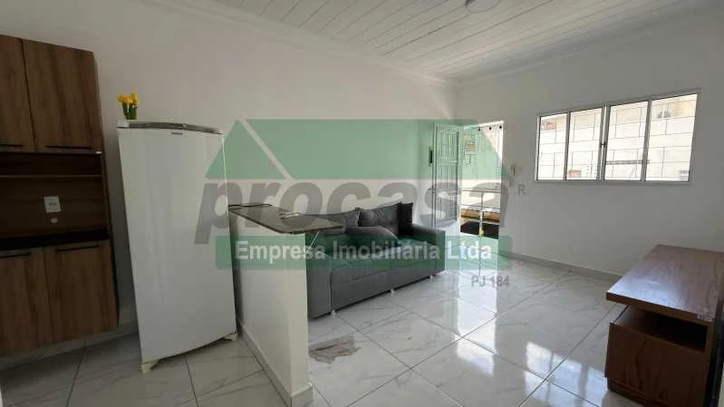 Apartamento Residencial / Parque Dez de Novembro Semi Mobiliado R$ 2.000,00