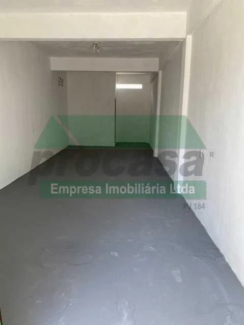 VENDE-SE PONTO COMERCIAL EM AVENIDA PRINCIPAL