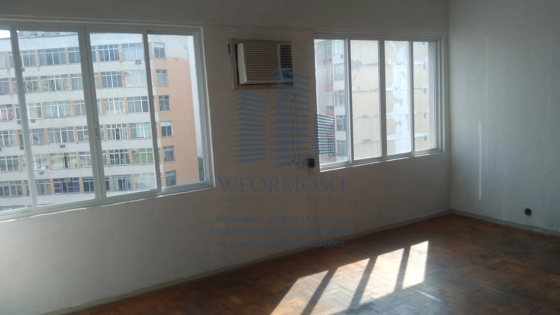 Sala comercial 37m² para locação na Rua Washington Luis no Centro