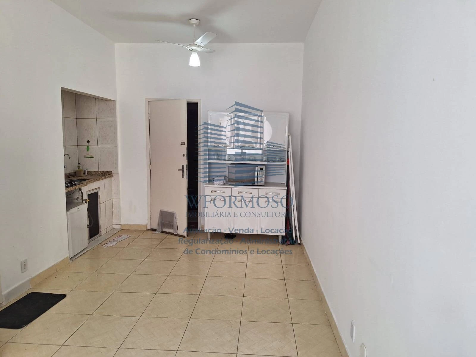 Conjugado sala quarto 24m² à venda na Rua das Laranjeiras em Laranjeiras