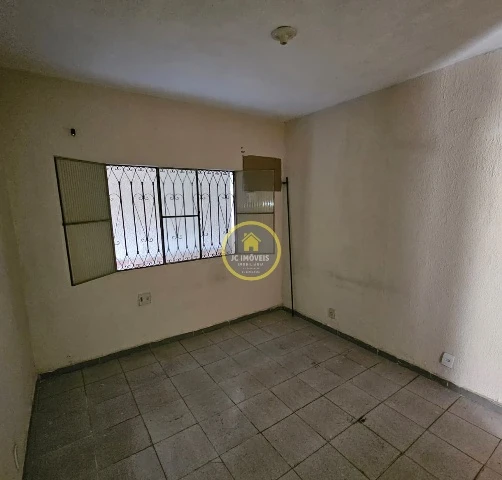 JCCA20198 Boa casa fundos clara e arejada sala 2 quartos.