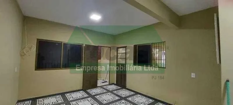 VENDE-SE PREDIO NO SAO JORGE COM OTIMA LOCALIZAÇÃO