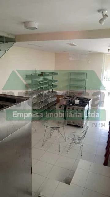 Casa de rua / Residencial / Comercial / Praça 14 de Janeiro