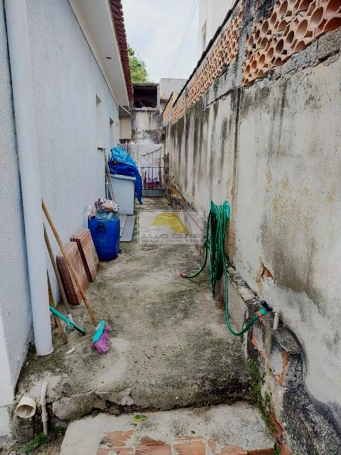 JCCA20197 – Boa casa frente de rua sala 2 quartos, garagem.