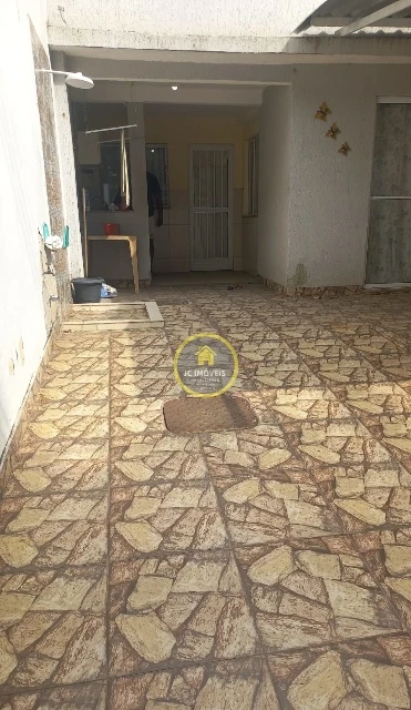 JCCA20207 – Casa duplex vazia sala 2quatos.