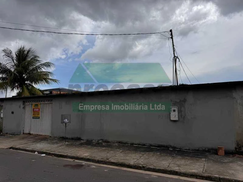 CASA Á VENDA  /350.000,00 / Novo Aleixo