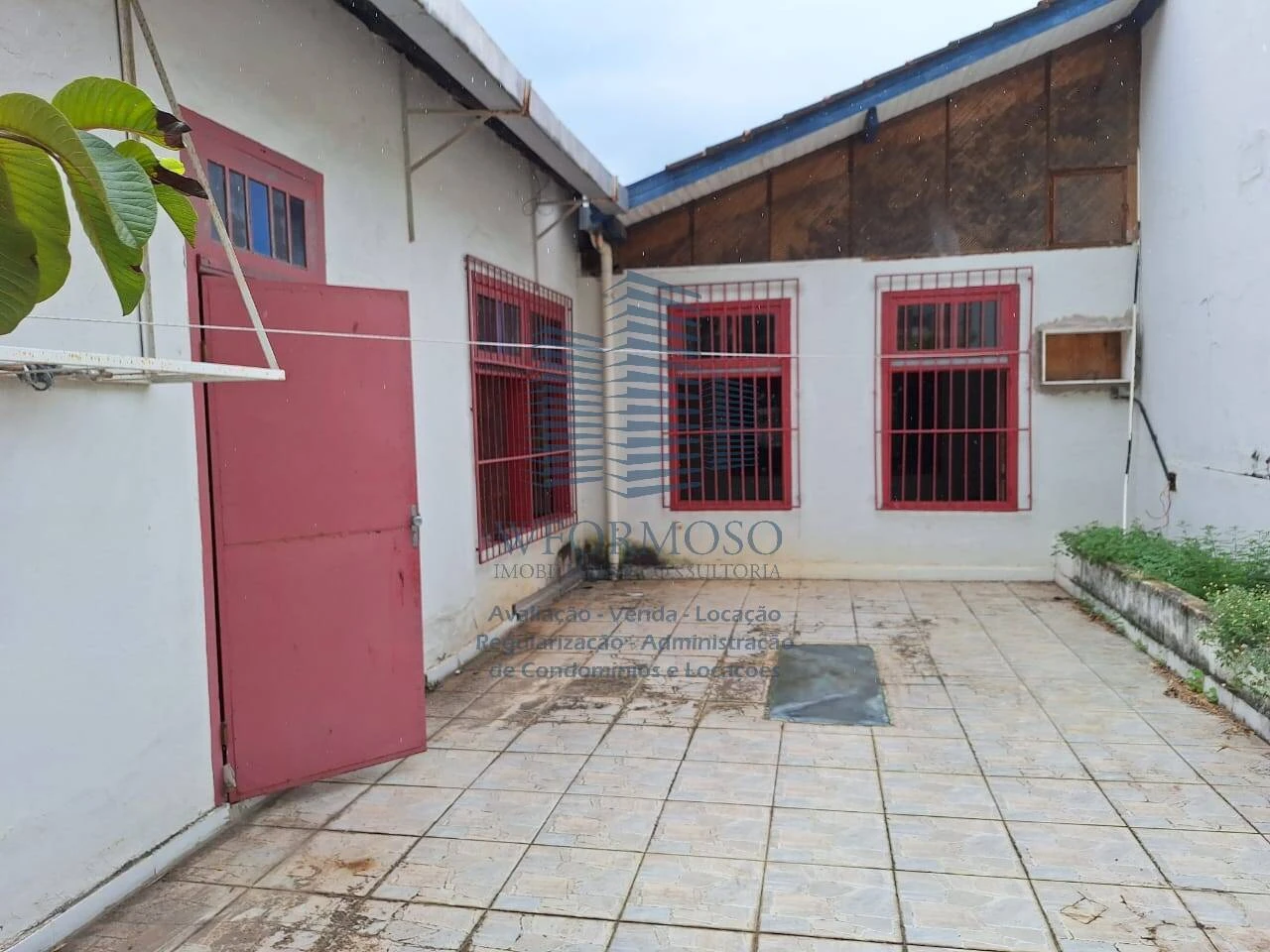 Prédio com galpão 1.200m² à venda na Rua Maia Lacerda
