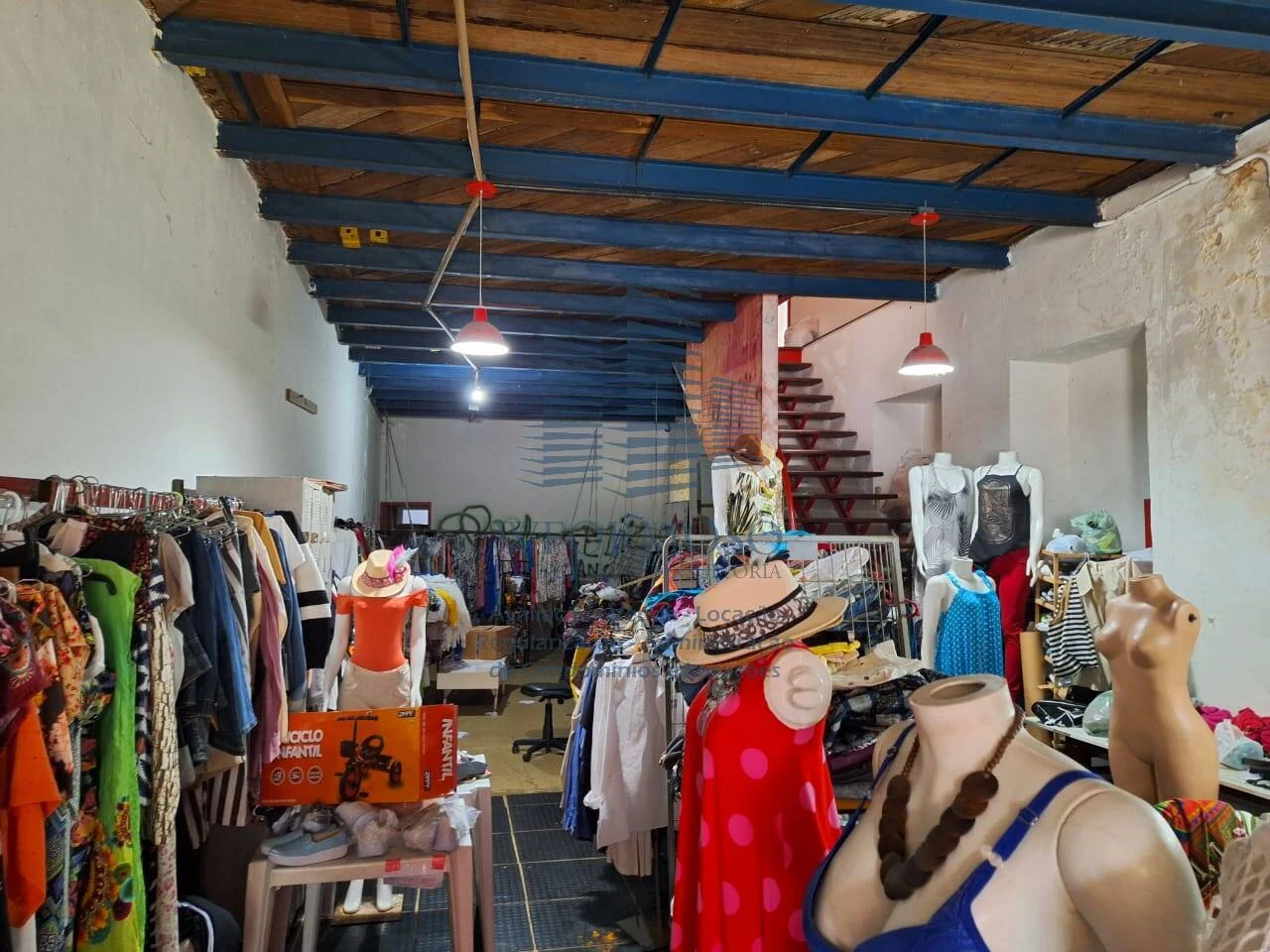 Prédio com galpão 1.200m² à venda na Rua Maia Lacerda