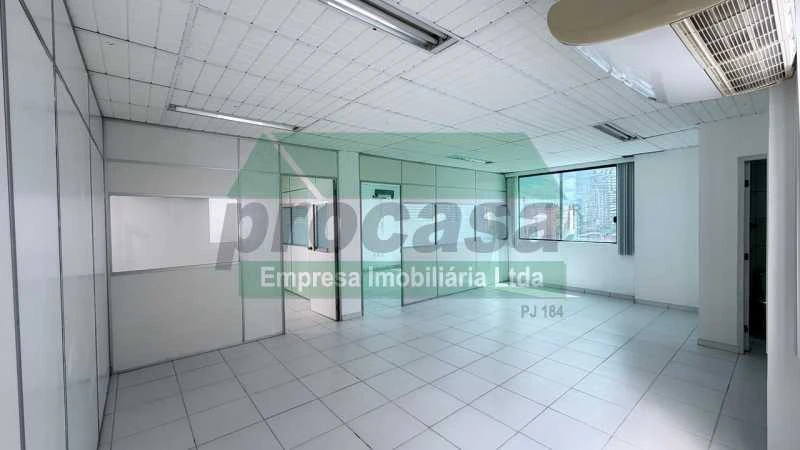 Sala Comercial à Locação, 150m² por RS 7.500,00 no Parque Dez de Novembro