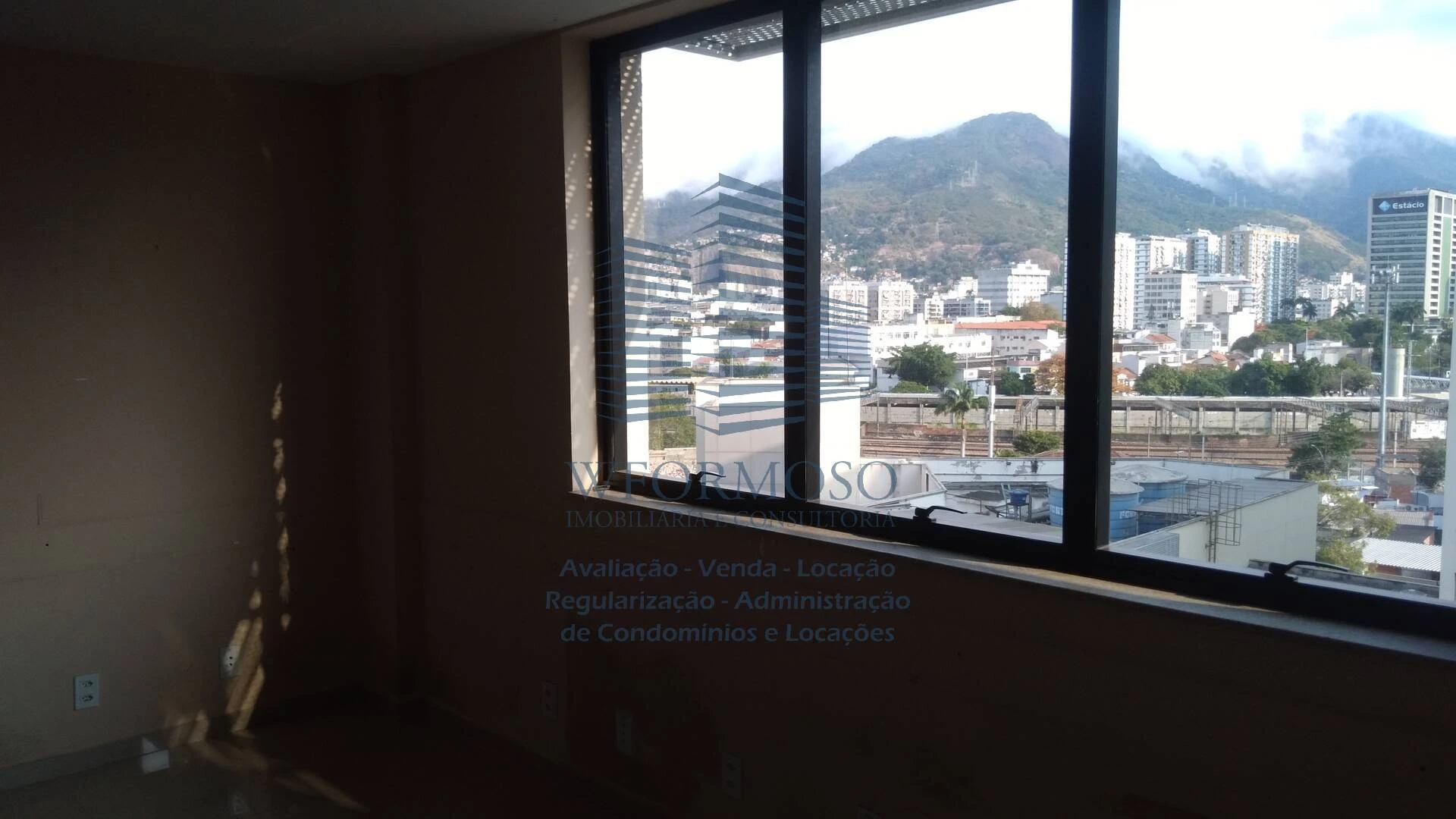 Sala Comercial 57m² para Venda na Rua Alm. Baltazar-São Cristóvão