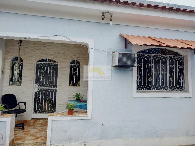 JCCA20197 – Boa casa frente de rua sala 2 quartos, garagem.