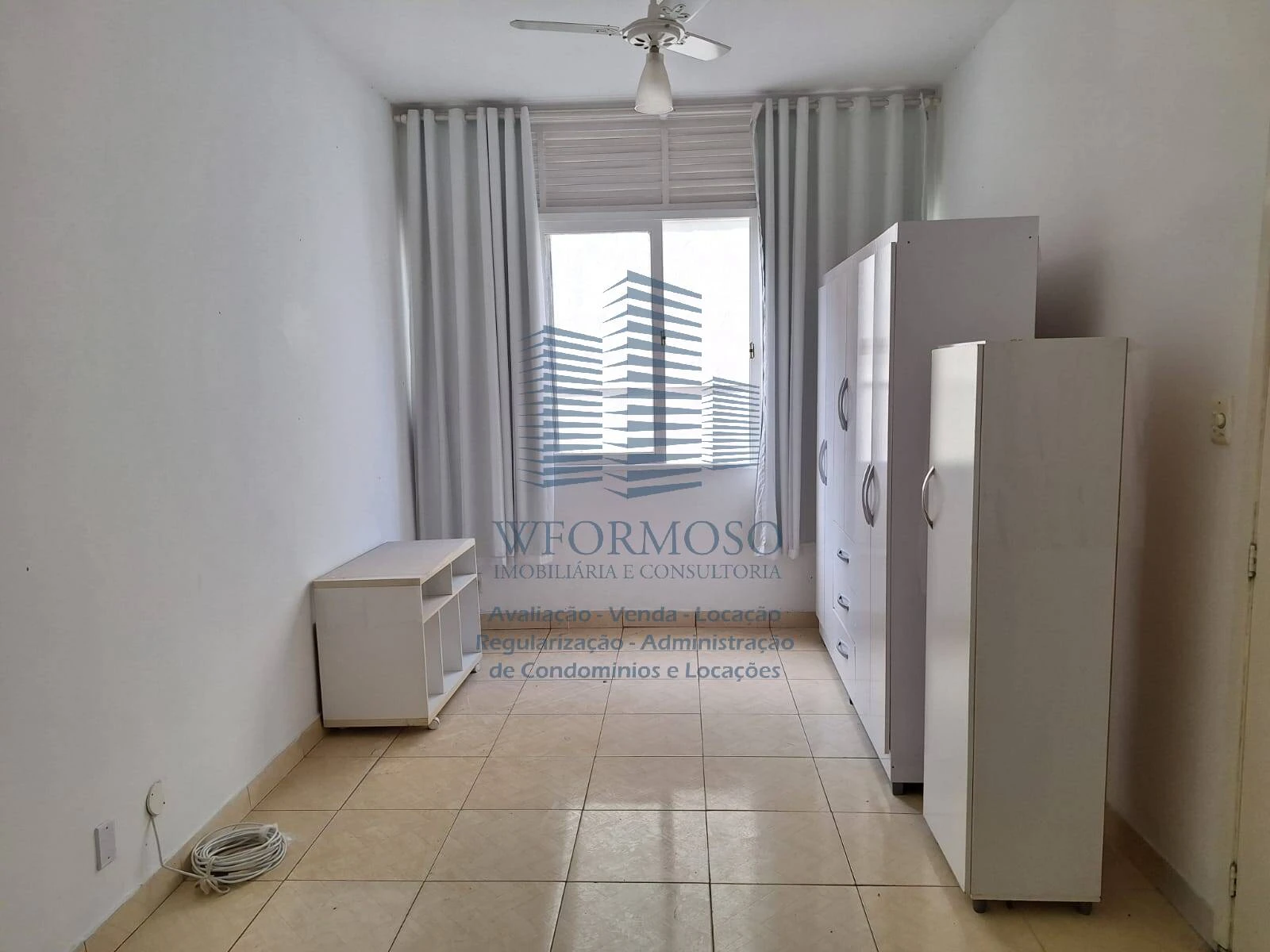 Conjugado sala quarto 24m² à venda na Rua das Laranjeiras em Laranjeiras