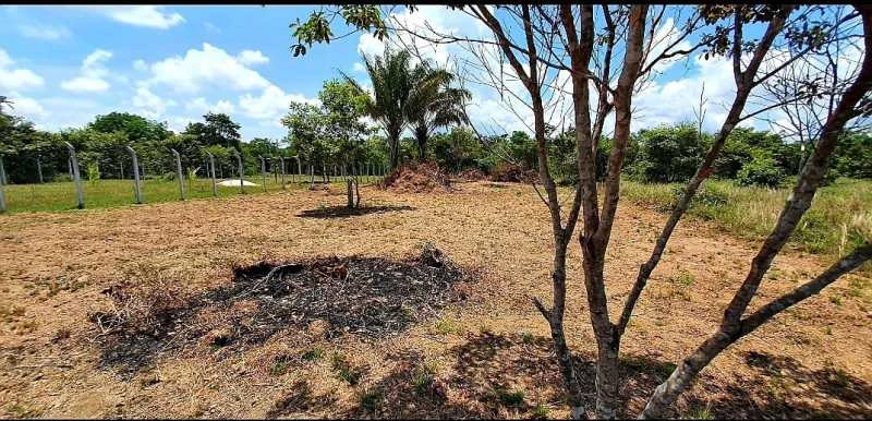 VENDE -SE LINDO TERRENO