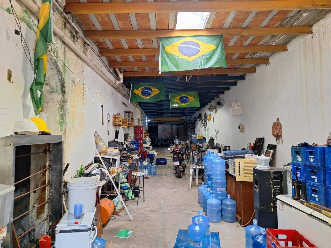Prédio com galpão 1.200m² à venda na Rua Maia Lacerda