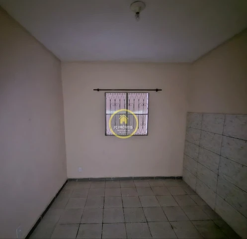 JCCA20198 Boa casa fundos clara e arejada sala 2 quartos.