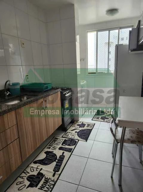 Aluga-se apartamento mobiliado em condomínio