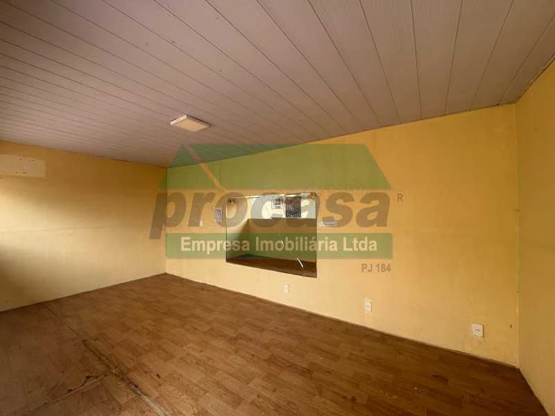 Aluga-se Casa Comercial no Conjunto Shangrilá - Parque dez