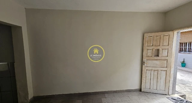 JCCV20026 – Casa de vila vazia, sala e 2 quartos.