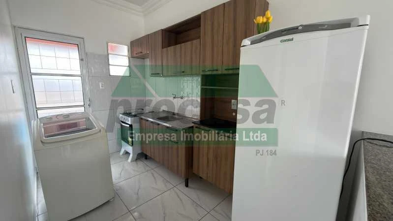 Apartamento Residencial / Parque Dez de Novembro Semi Mobiliado R$ 2.000,00
