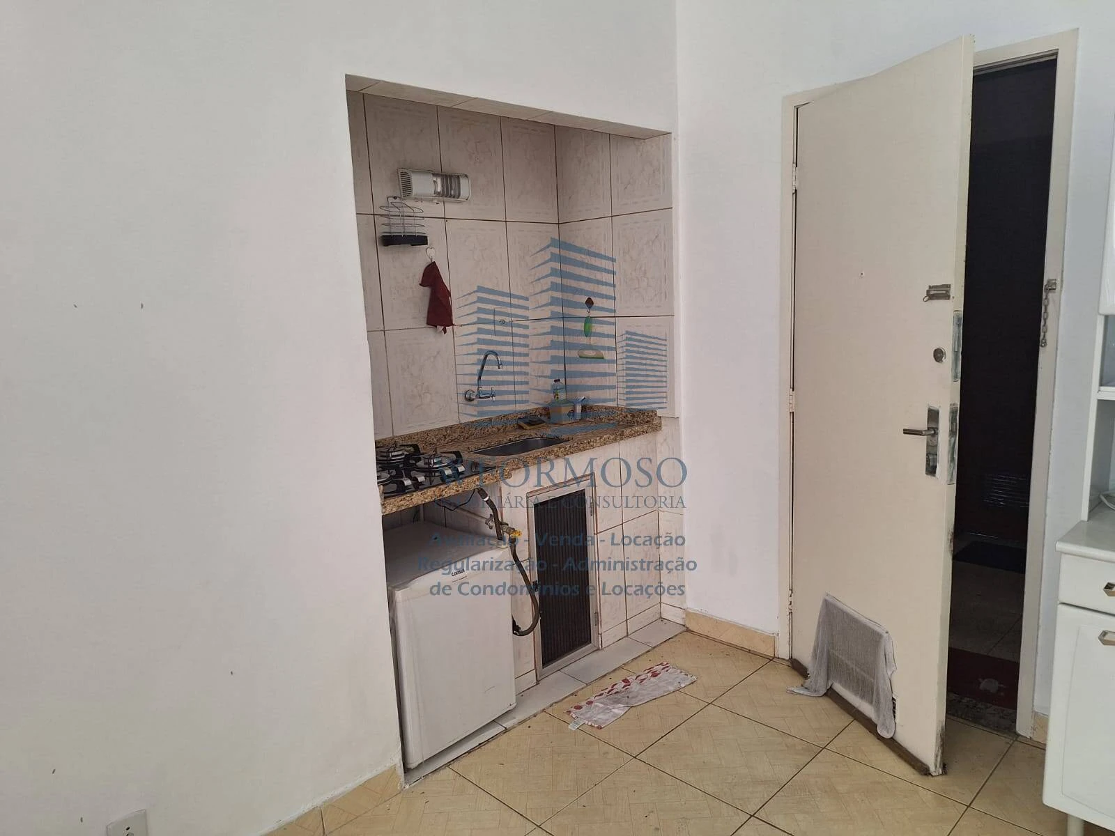 Conjugado sala quarto 24m² à venda na Rua das Laranjeiras em Laranjeiras